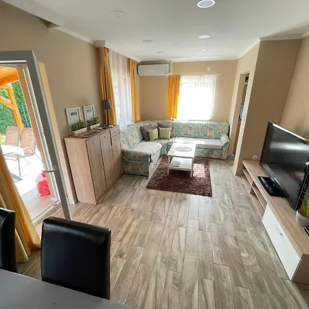 Apartment Lilla *